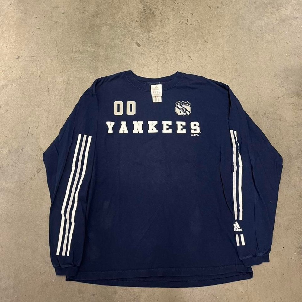 Vintage Y2K adidas 2003 New York Yankees‎ long sleeve with sleeve hits